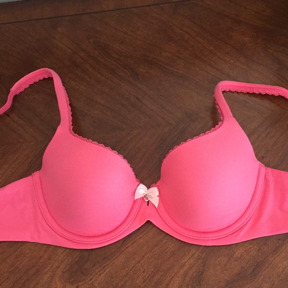 Victoria’s Secret lines demi 34b